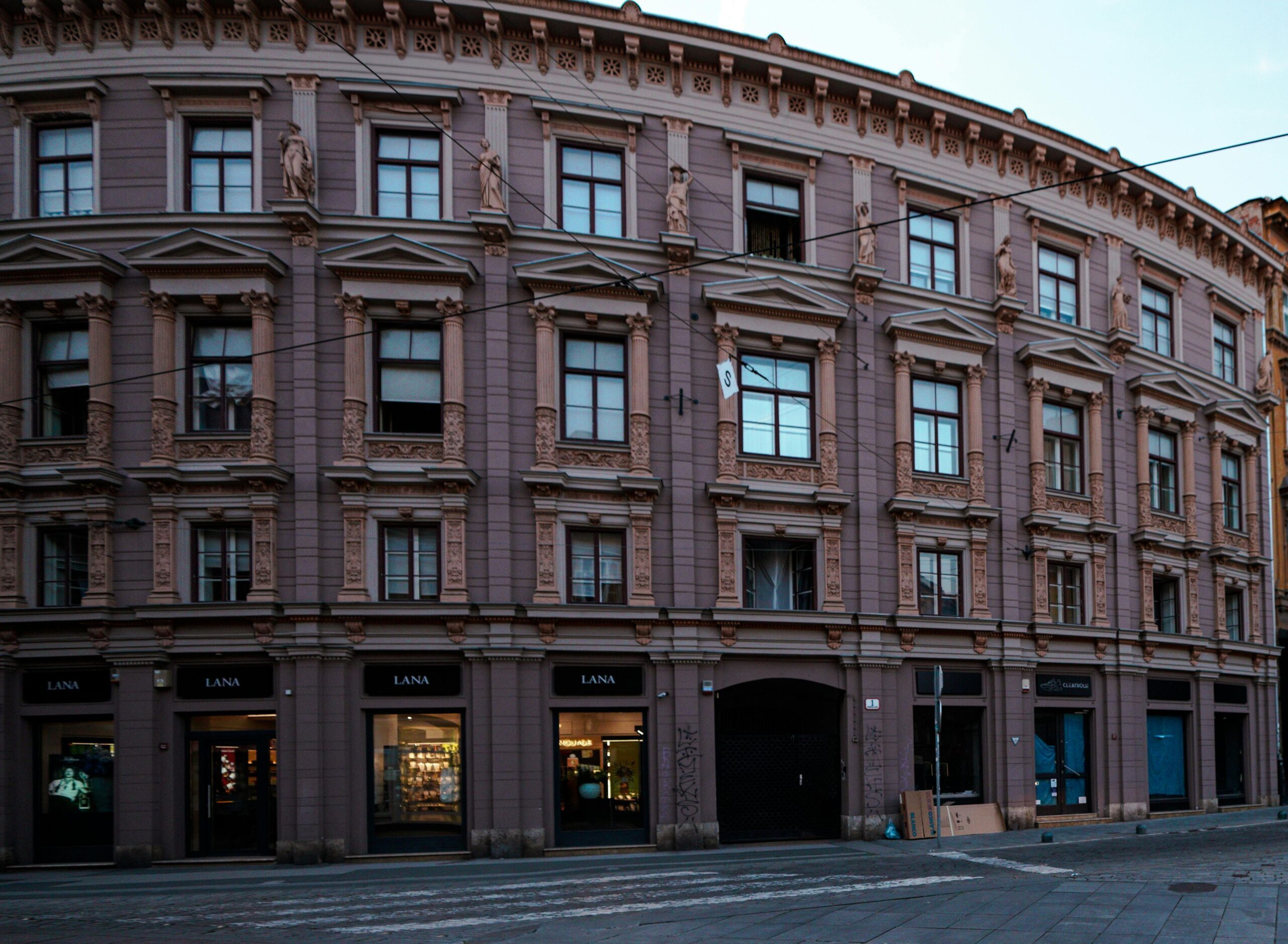 pexels-damir-27400106